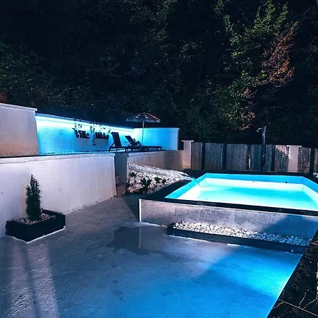 Villa Modern Mountain House With Private Pool, Jacuzzi & Sauna - Trebevic *