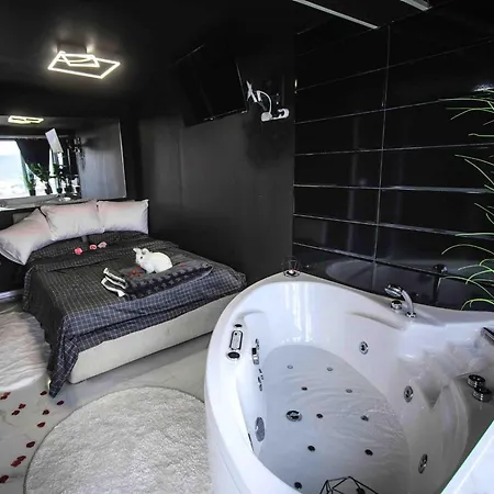 Modern Mountain House With Private Pool, Jacuzzi & Sauna - Trebevic Sarajevo