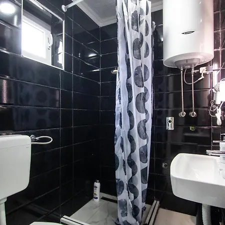 Villa Modern Mountain House With Private Pool, Jacuzzi & Sauna - Trebevic *